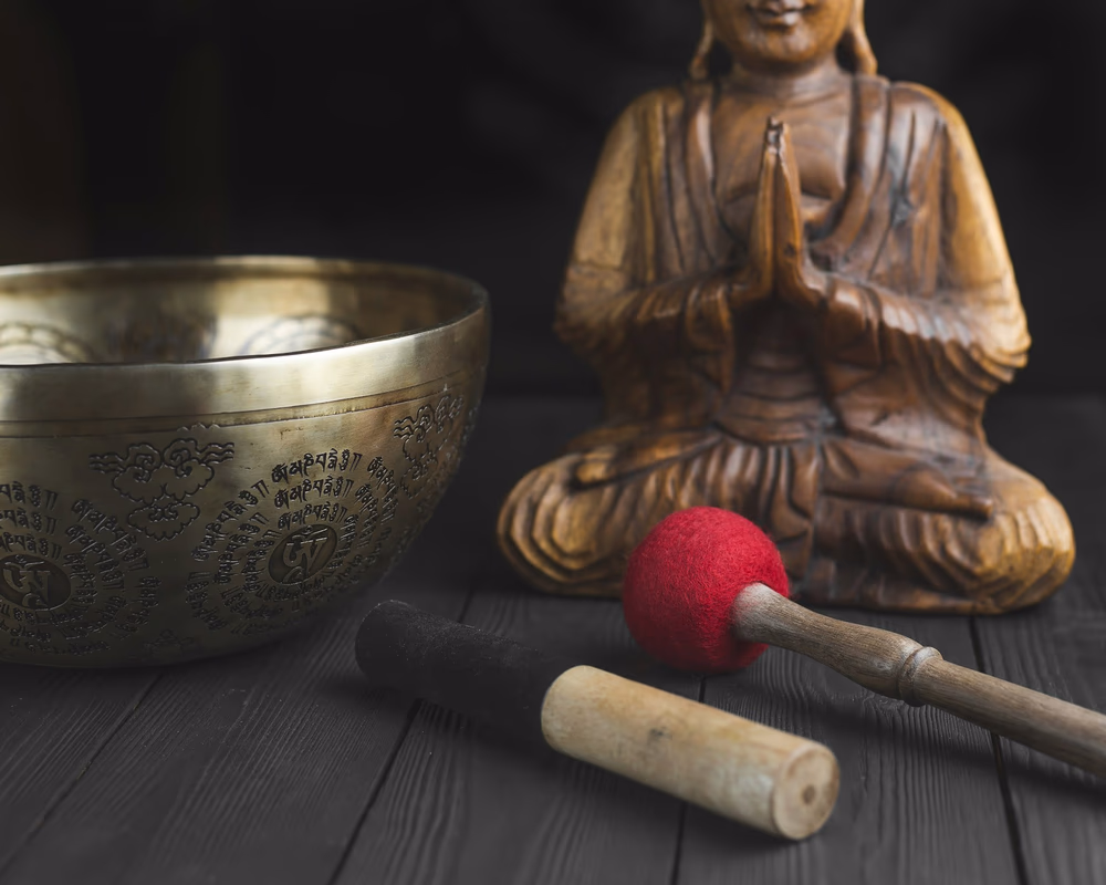 Statuetta del Buddha e Campane Tibetane